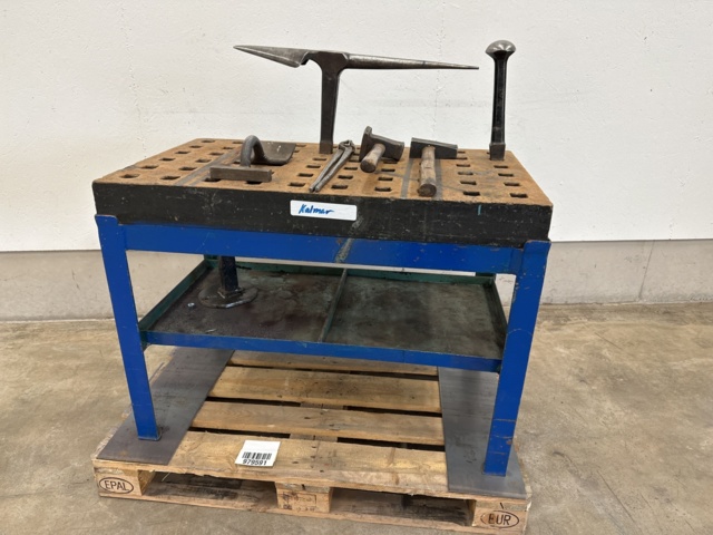 979591-2 Forge table with tools