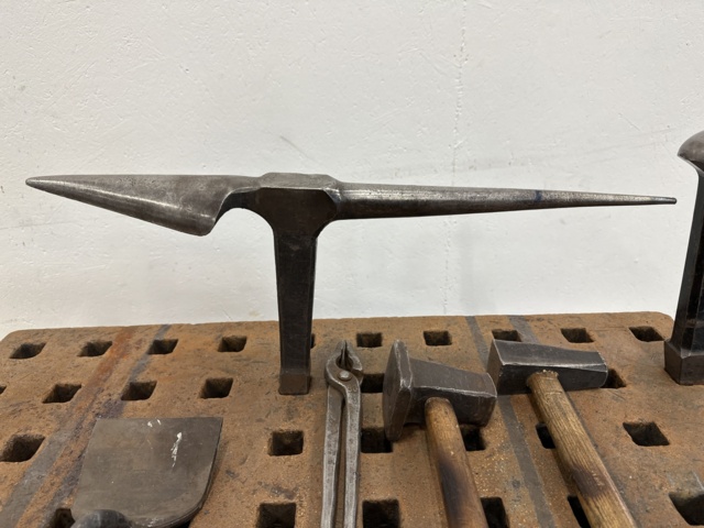 979591-4 Forge table with tools