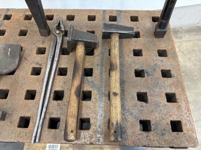 979591-6 Forge table with tools