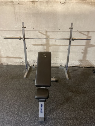 991210-1 Bench press with stand and weights