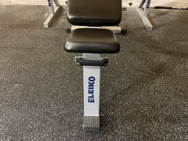 991210-3 Bench press with stand and weights