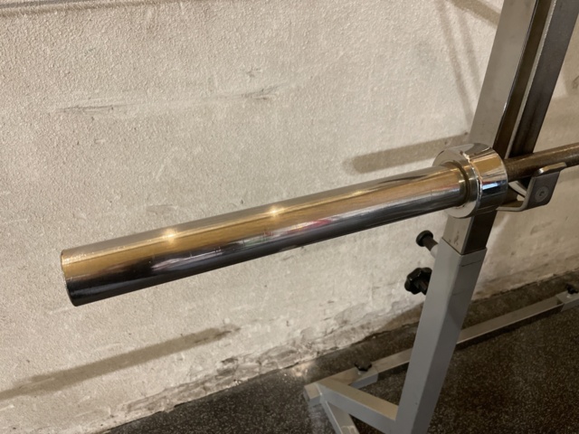 991210-7 Bench press with stand and weights