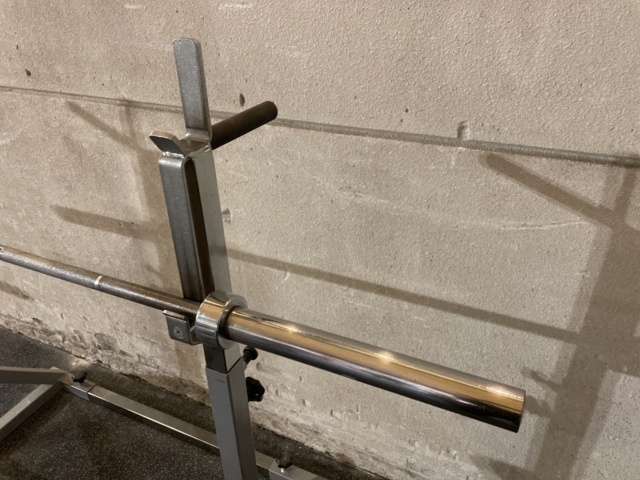 991210-8 Bench press with stand and weights