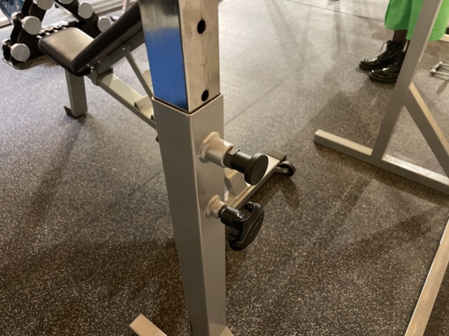 991210-10 Bench press with stand and weights