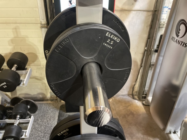 991210-12 Bench press with stand and weights