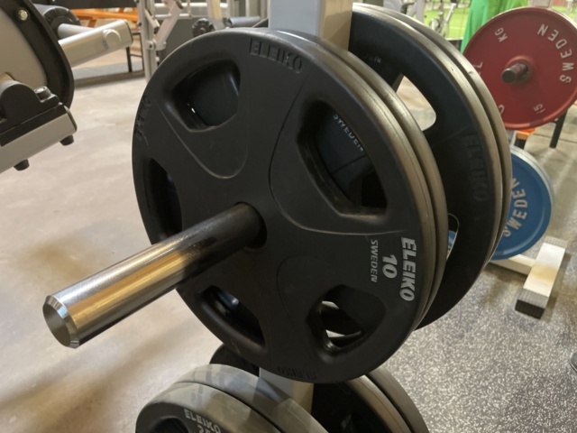 991210-15 Bench press with stand and weights