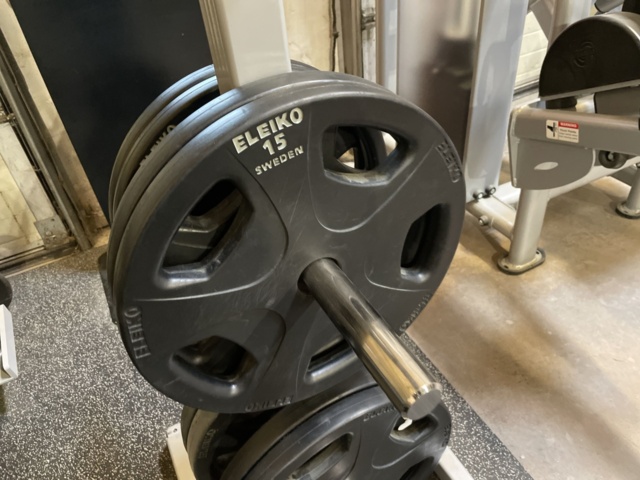 991210-17 Bench press with stand and weights