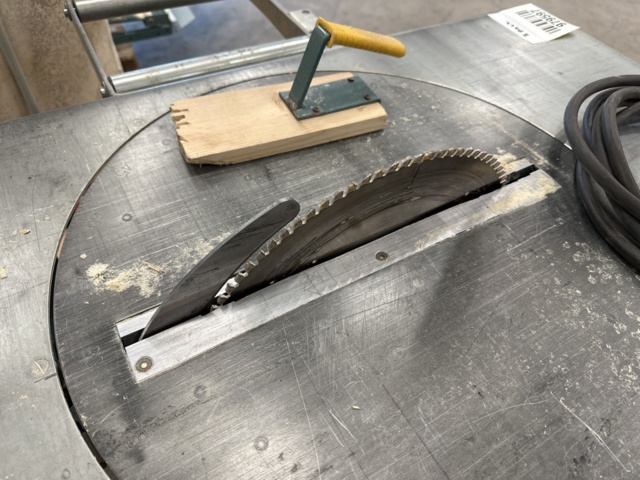 979597-8 Construction saw Ernex with extraction and material support