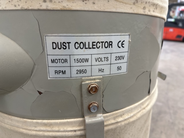 979597-10 Construction saw Ernex with extraction and material support