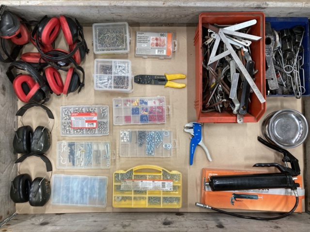 988849-1 Hearing protection, assortment boxes and measuring tools, etc