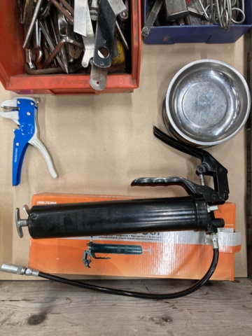 988849-8 Hearing protection, assortment boxes and measuring tools, etc