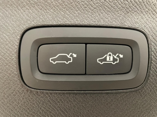 991360-22 Volvo XC90 T6 AWD - 2019