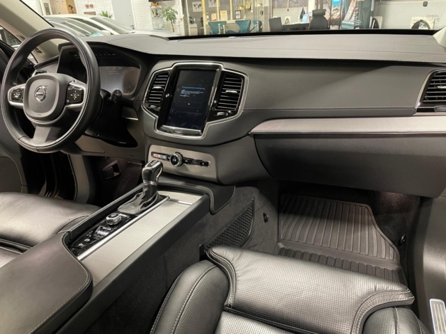 991360-8 Volvo XC90 T6 AWD - 2019