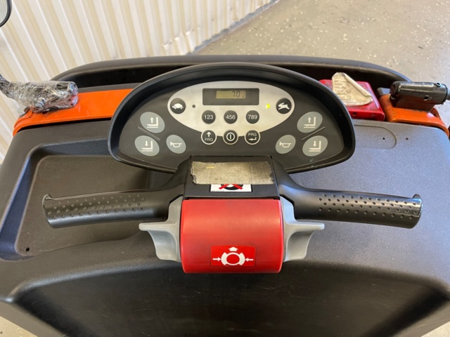 991220-14 Tow truck STILL CX-T