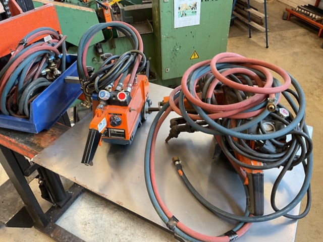 961855-14 Welding dogs