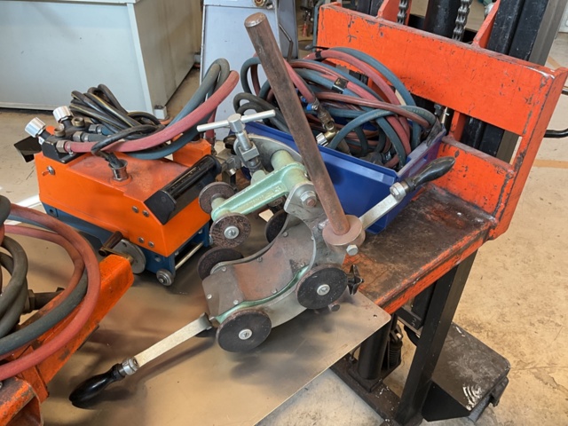 961855-16 Welding dogs