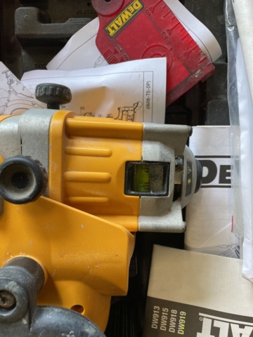 985585-3 Laser Dewalt DW073