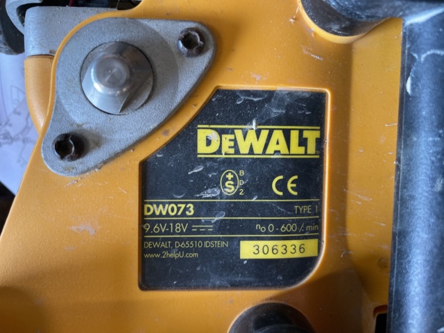 985585-4 Laser Dewalt DW073