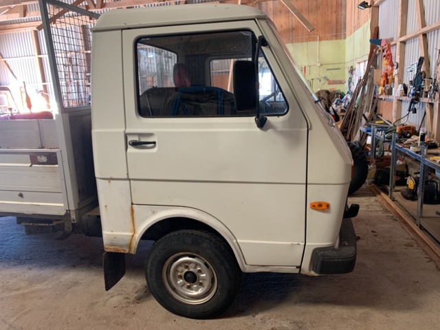 989144-11 Volkswagen LT Chassis Cab 31 2.4 - 1990
