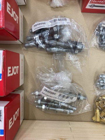 994018-18 Assortment of Concrete Screw & Metal Expander