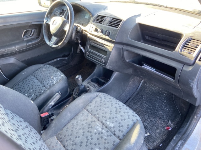 946660-29 Skoda Roomster Praktik 1.2 - 2015