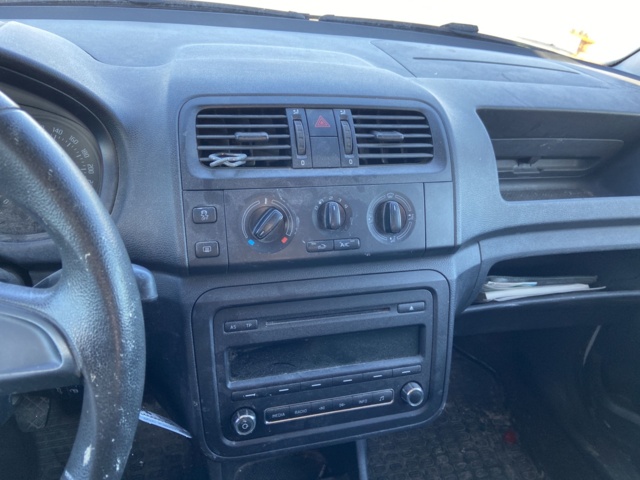946660-45 Skoda Roomster Praktik 1.2 - 2015