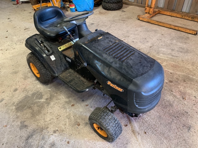 994024-5 Partner lawnmower tractor rep. object