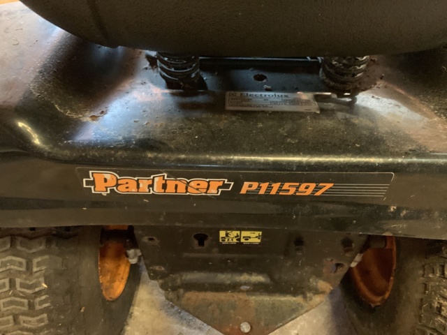 994024-8 Partner lawnmower tractor rep. object