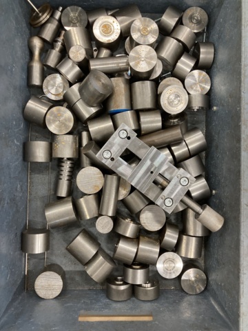 993701-4 Clamping elements and parallel pieces, etc