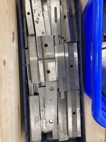 993701-5 Clamping elements and parallel pieces, etc