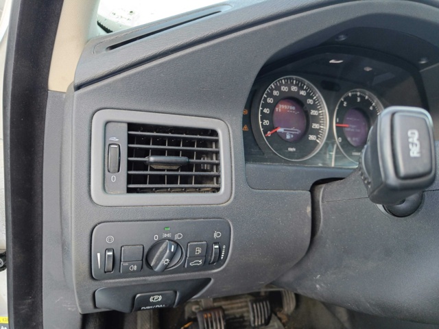 928860-71 Volvo V70 2.4D -2008 Repair item