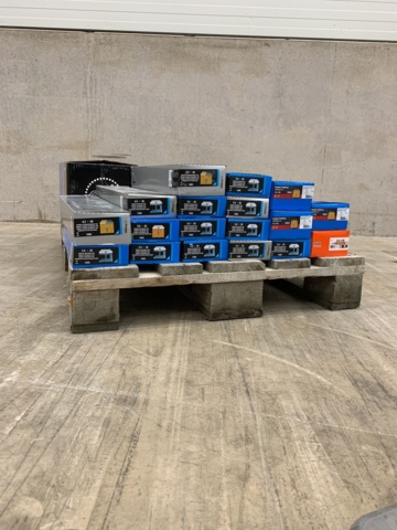 994103-1 Pallet with banded screw