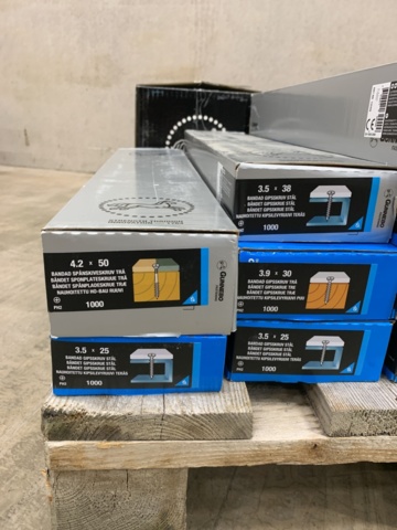 994103-3 Pallet with banded screw