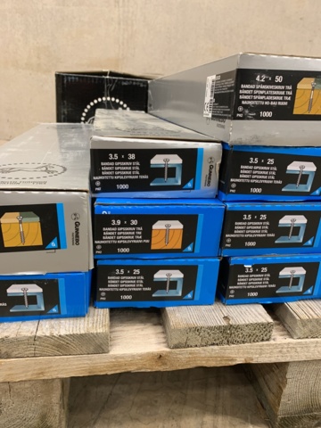 994103-4 Pallet with banded screw