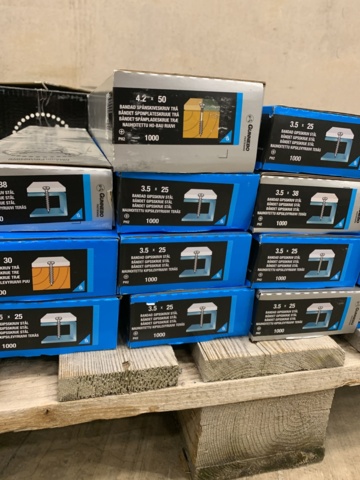 994103-5 Pallet with banded screw