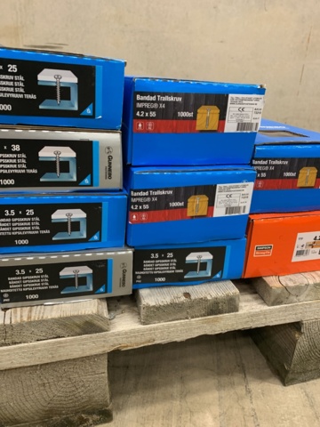 994103-7 Pallet with banded screw