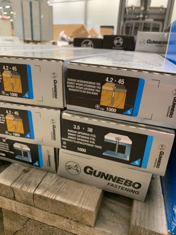 994103-11 Pallet with banded screw