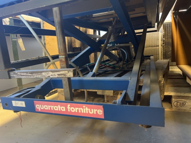 980372-2 Scissor lift table and packing table