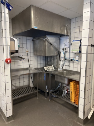 923192-1 Washroom - Wexiö WD8, input and output benches