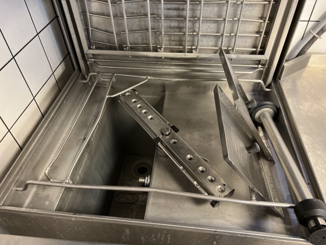 923192-5 Washroom - Wexiö WD8, input and output benches