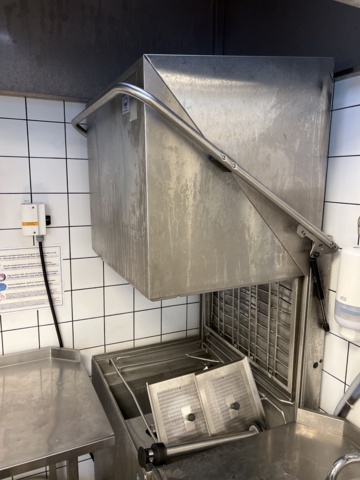 923192-7 Washroom - Wexiö WD8, input and output benches