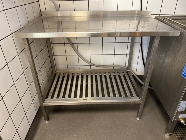 923192-8 Washroom - Wexiö WD8, input and output benches