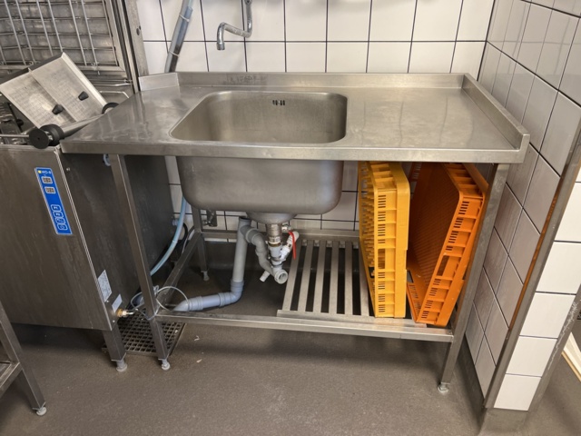 923192-12 Washroom - Wexiö WD8, input and output benches