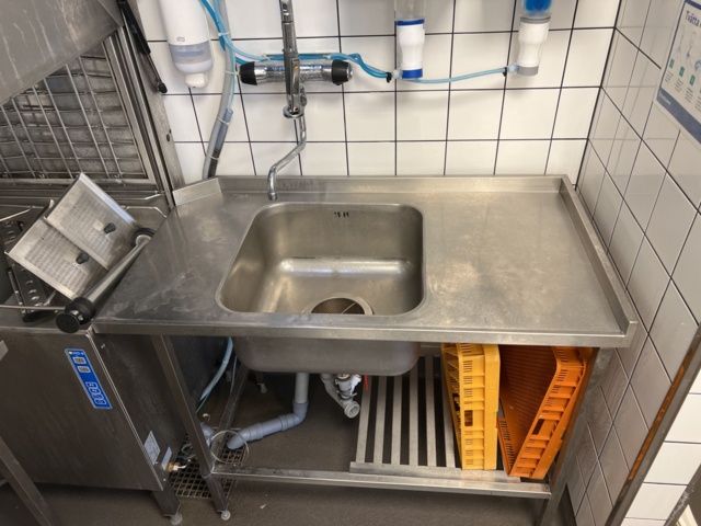 923192-13 Washroom - Wexiö WD8, input and output benches