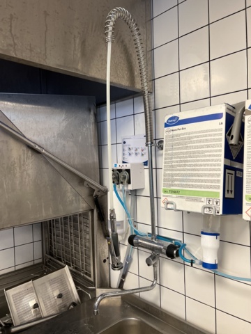 923192-16 Washroom - Wexiö WD8, input and output benches