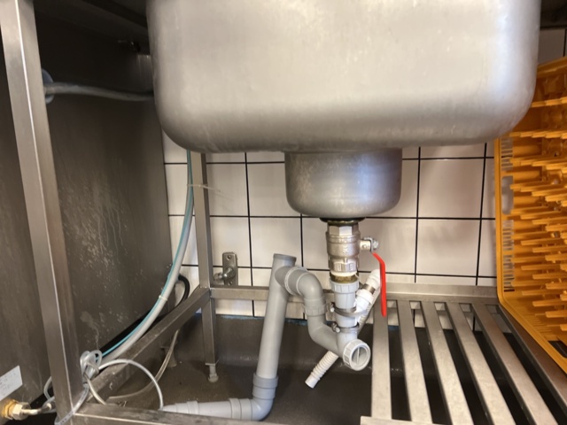 923192-15 Washroom - Wexiö WD8, input and output benches