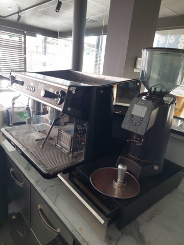 882139-3 ONYX Pro espresso machine and Pulse coffee grinder