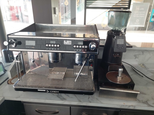 882139-7 ONYX Pro espresso machine and Pulse coffee grinder