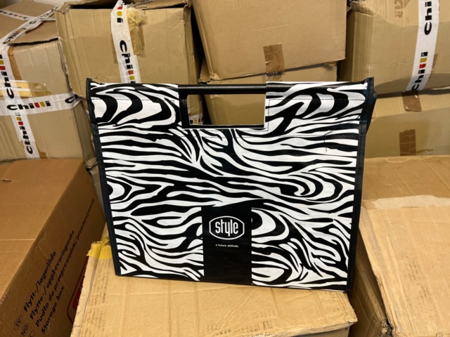 953418-4 Parti Presentkartong planoval svart m.m (ca4750st)