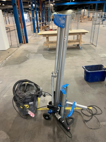 985171-1 Cutting bench with tin shears and coarse vacuum cleaner Lindab